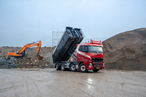 Volvo FH16-750 8x4WS 13